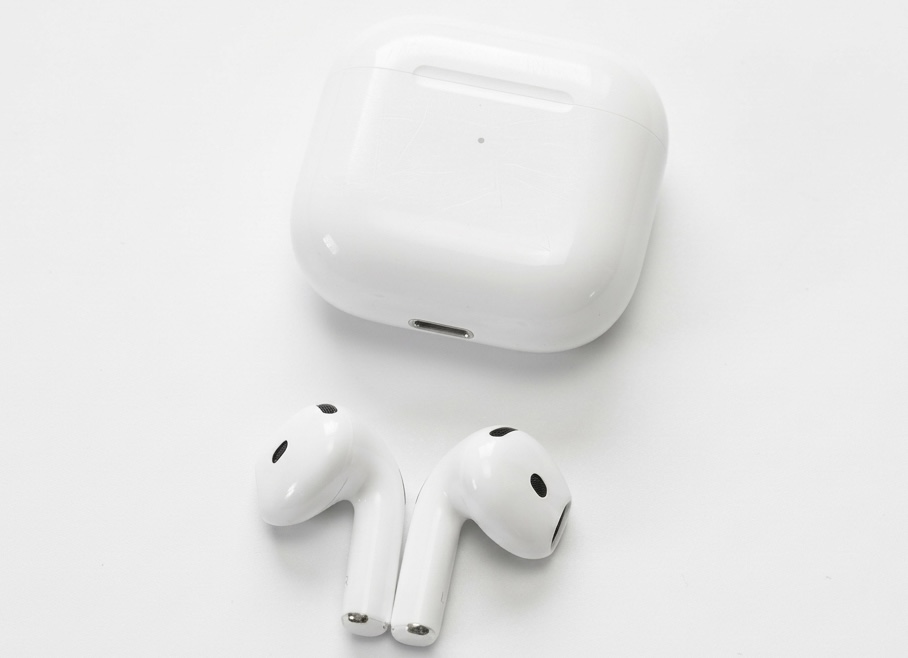 AirPods 4 price drop